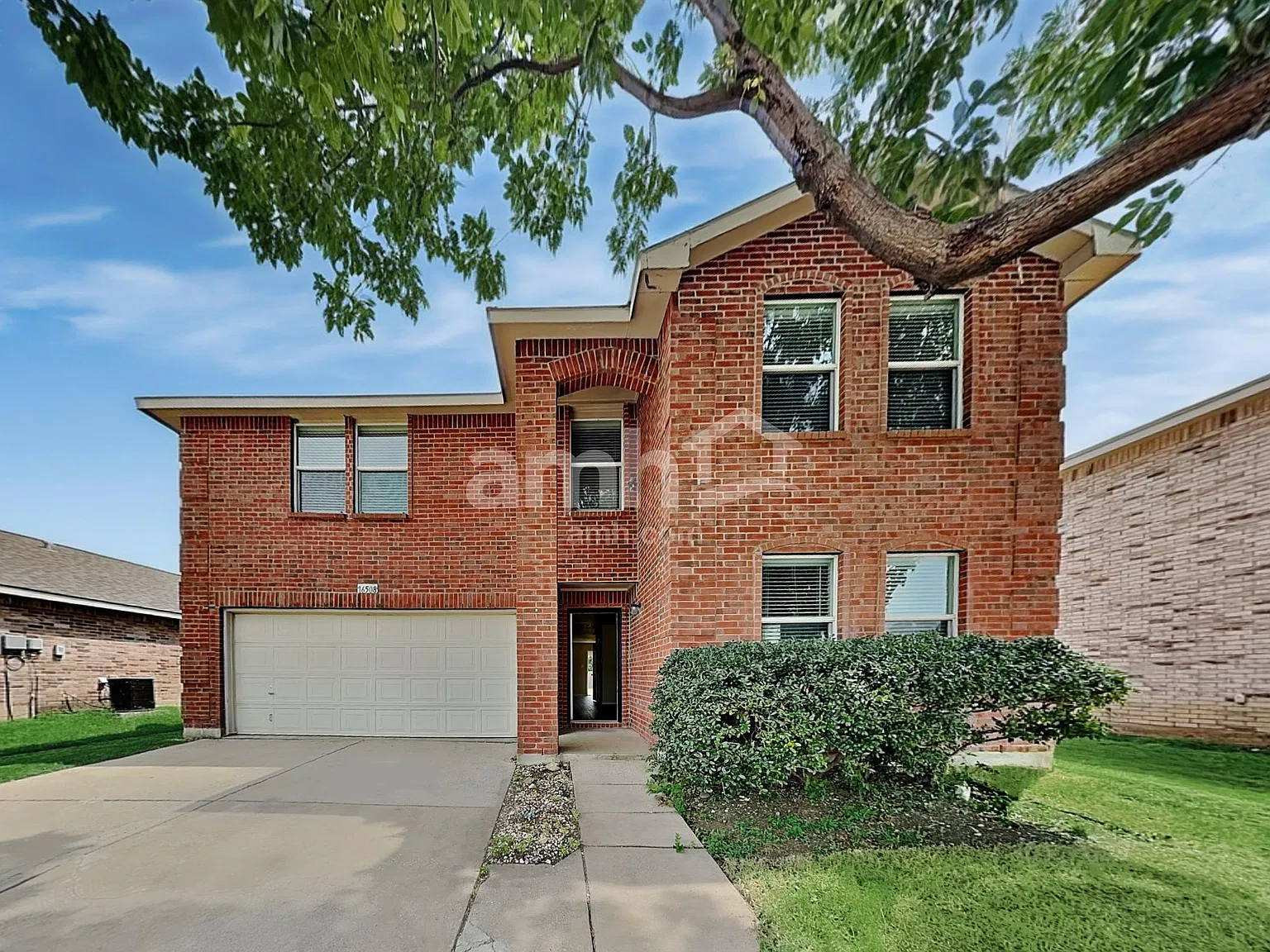 4 bed, 2.0 bath, 2702 sqft, $2,395 — Photo 1