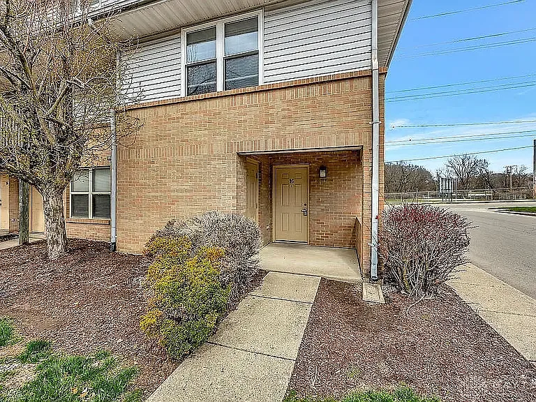 978 Irving Ave #16 — Photo 20