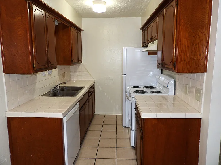 6403 NW Oak Ave #B-7 — Photo 4