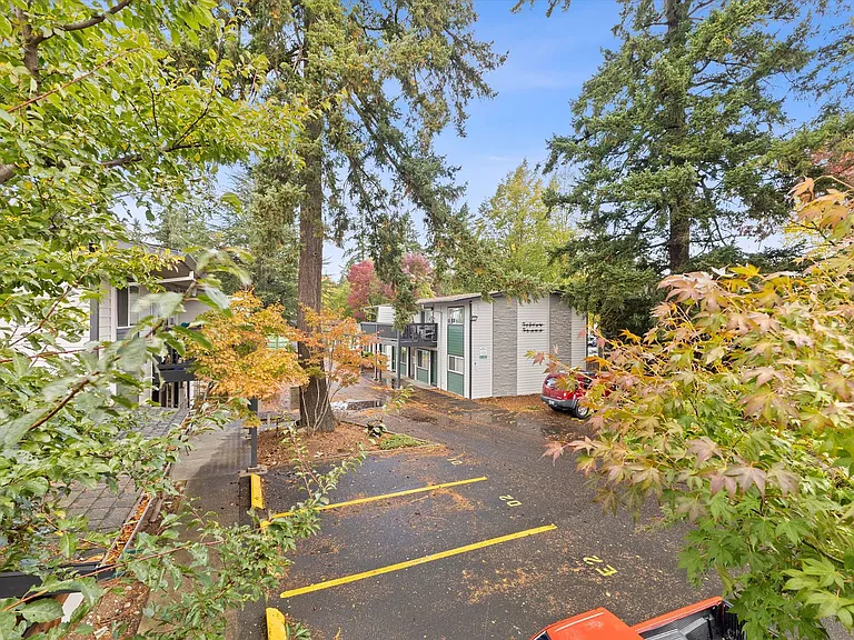 Peyton Plaza — Photo 16