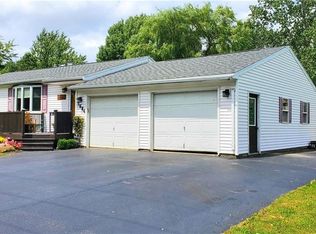 5684 Ellis Rd, Orchard Park, NY 14127