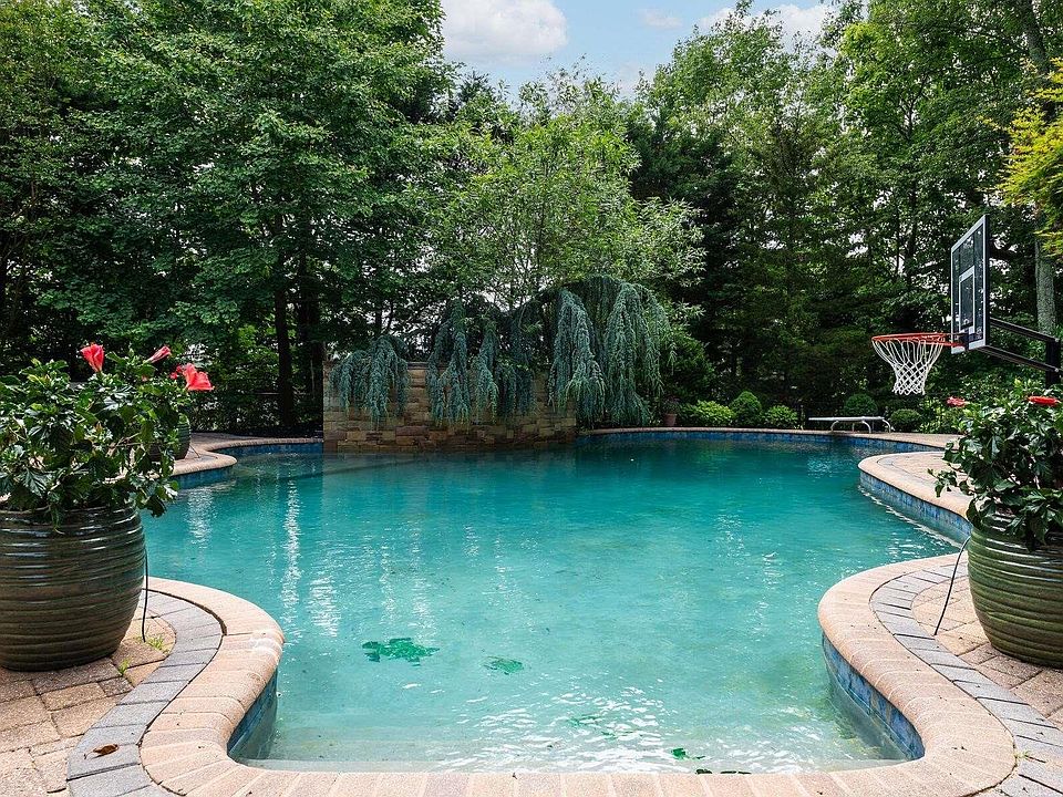1st image of 17 Tradewinds Drive