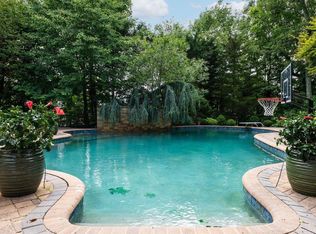 17 Tradewinds Dr, Bayville, NY 11709