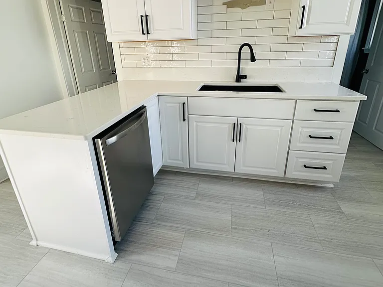 310 W Scott St #A — Photo 3