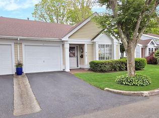 11 Cutchogue Ct, Ridge, NY 11961
