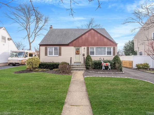 204 Maeder Avenue, North Merrick, NY 11566
