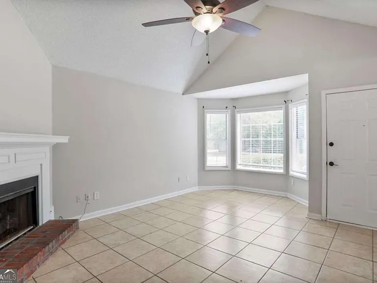 3756 Old Oak Ct — Photo 3