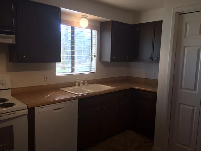 Building Photo - 1202 Avenida Del Sol #114