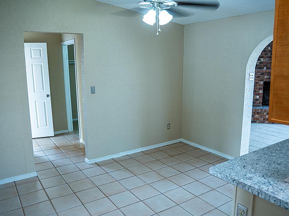 3rd image of 10168 Tivoli St