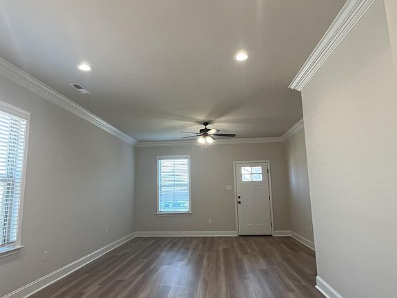 5th image of 146 Midpark Dr