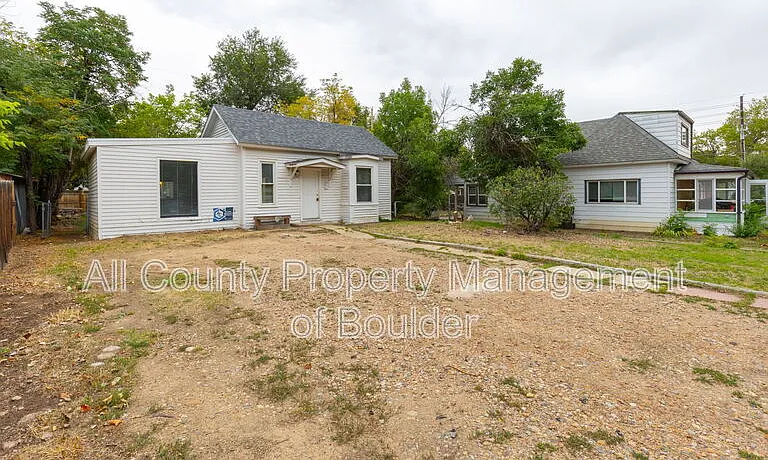 2245 Grove Cir — Photo 2