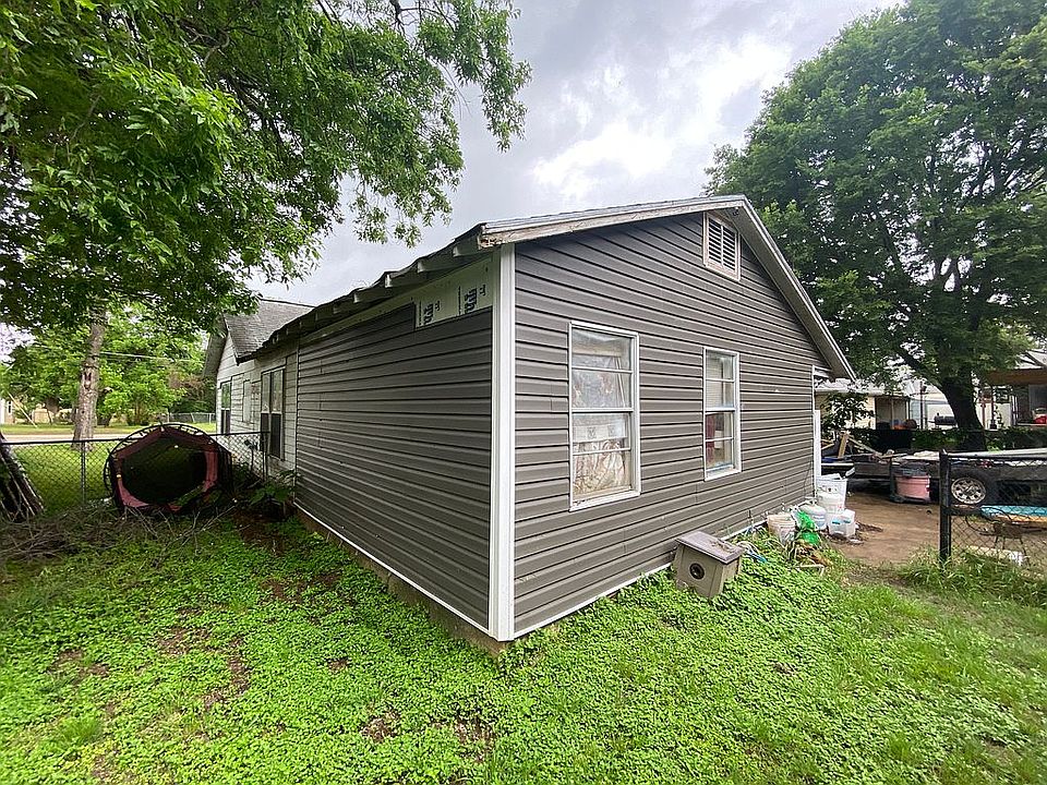 2nd image of 2108 Montrose Ave