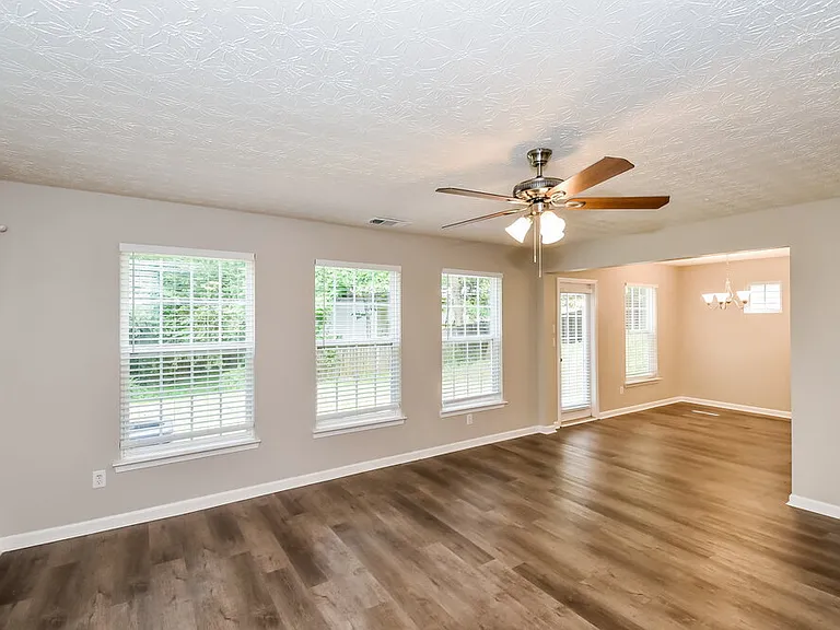239 Topaz Dr — Photo 5