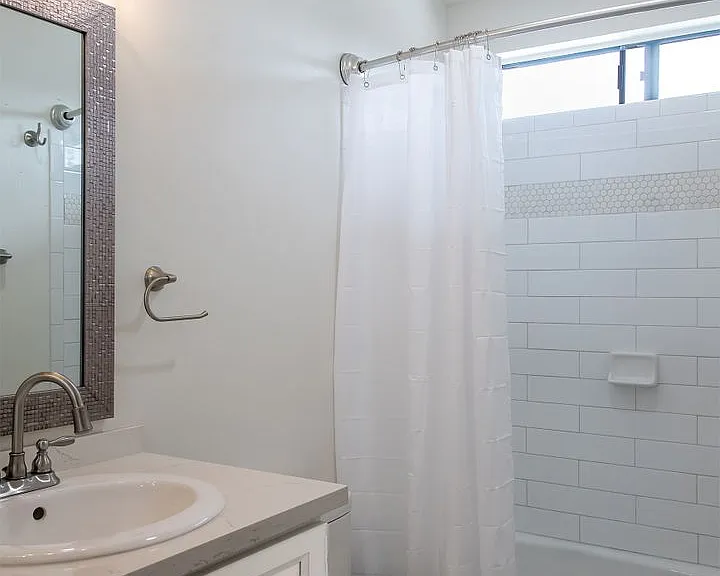 226 E Elmwood Ave — Photo 12