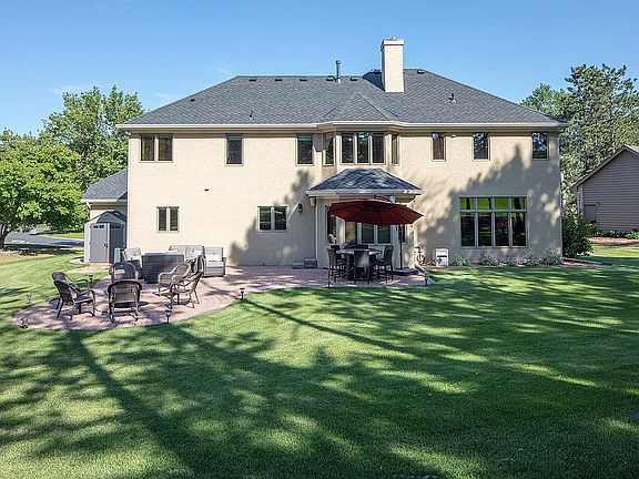 4th image of 845 Woodridge Ct