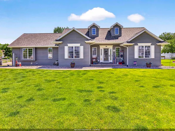 1795 Gateway Meadows Ln, Neenah, WI 54956