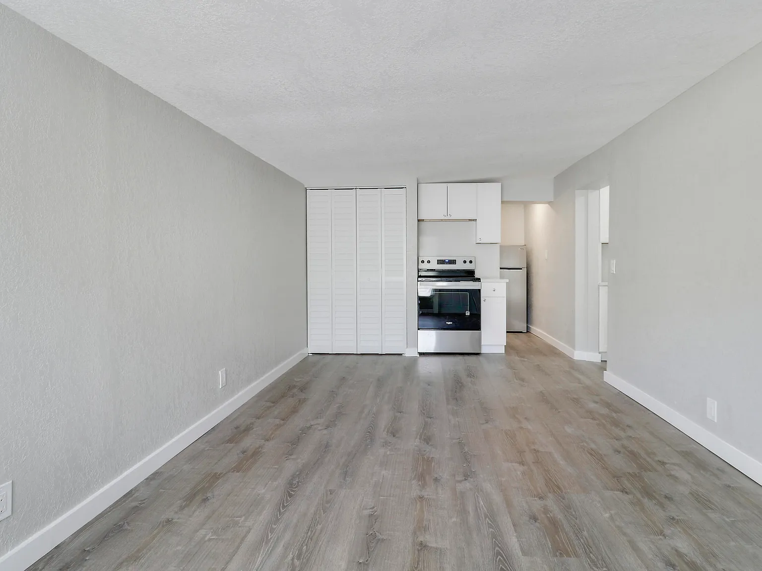 Studio, 1.0 bath, 400 sqft, $1,600 — Photo 2