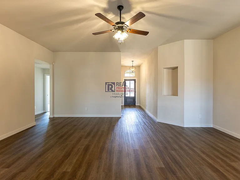 124 Mesa Dr — Photo 10