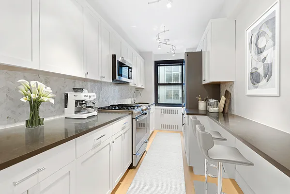 Sold by Compass | media 17