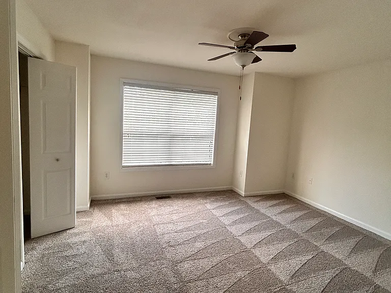 1146 Fords Pointe Cir #1146 — Photo 11