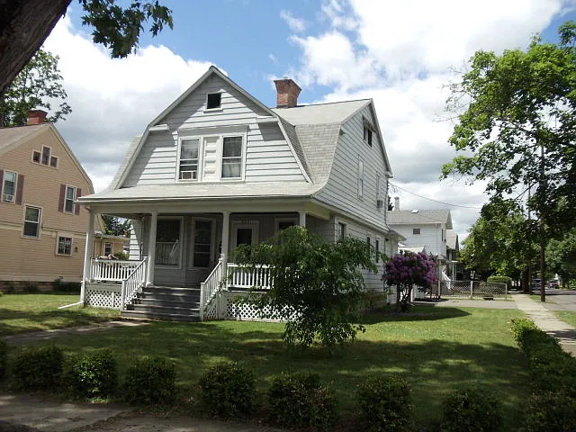307 Foster Ave photo 1