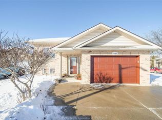 11184 Springhollow Dr, Windsor, ON N8P 1N3