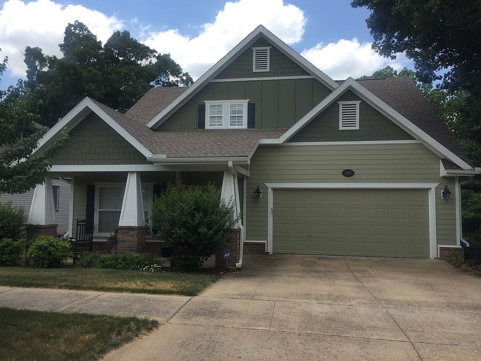 Hardie siding, fescue grass