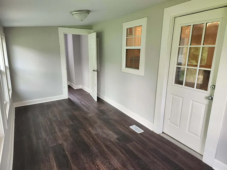 104 Lowe St — Photo 14