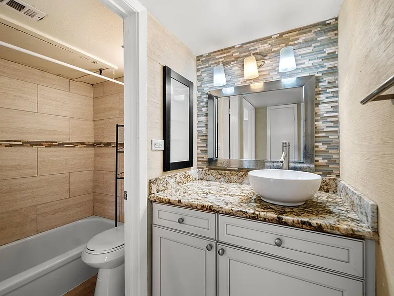 421 Emerson St #5 — Photo 5