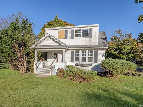 29 N Paquatuck Avenue, East Moriches, NY 11940