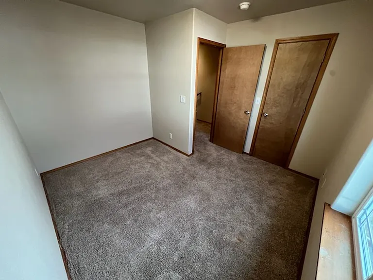 435 E St NE — Photo 19