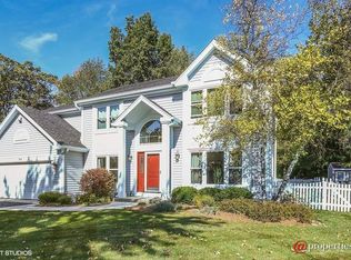 718 S Carriage Hill Rd, Island Lake, IL 60042