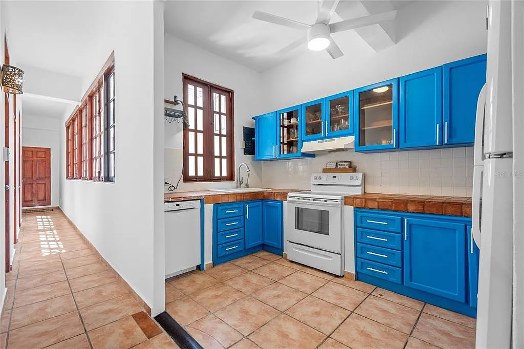 3 bed, 2.0 bath, 1250 sqft, $3,900 — Photo 2
