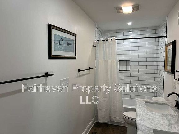 5th image of 2827 E 5th Ave Room D