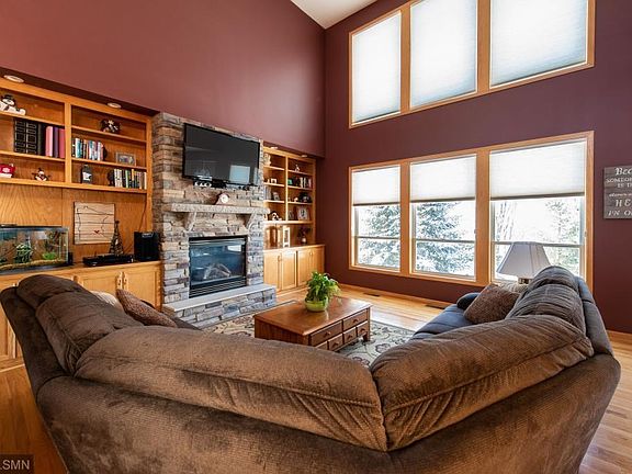 Soaring 2-story great room