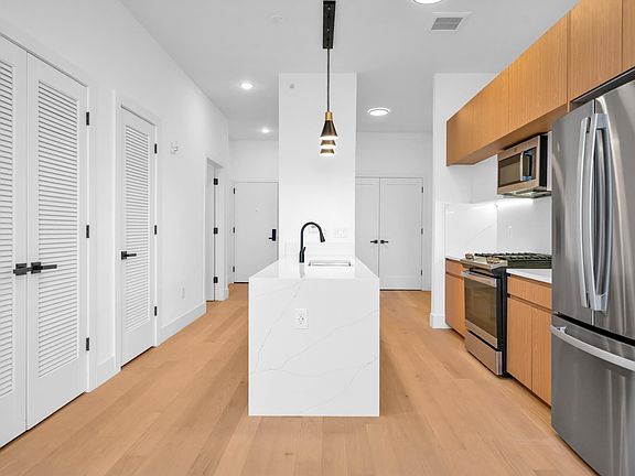 5th image of 649 38th St #Penthouse 505