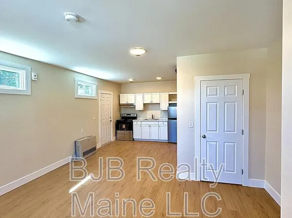 26 Revere St APT 1, Portland, ME 04103