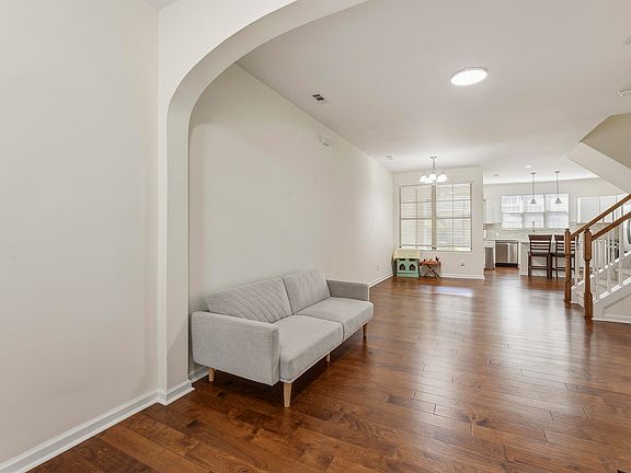 3rd image of 707 Davenbury Way