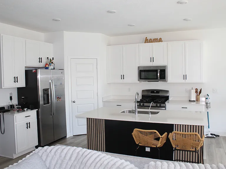 7218 Governors Row N — Photo 4