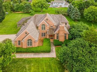 13662 Lakeview Dr, Clive, IA 50325