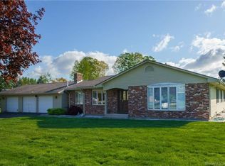 16 Crest Dr, Cromwell, CT 06416