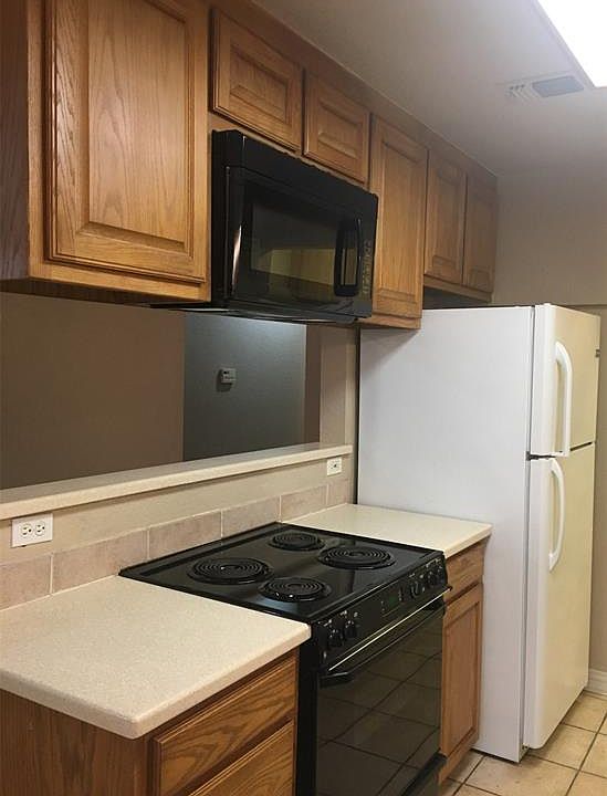 1st image of 819 Meadowlark Cir