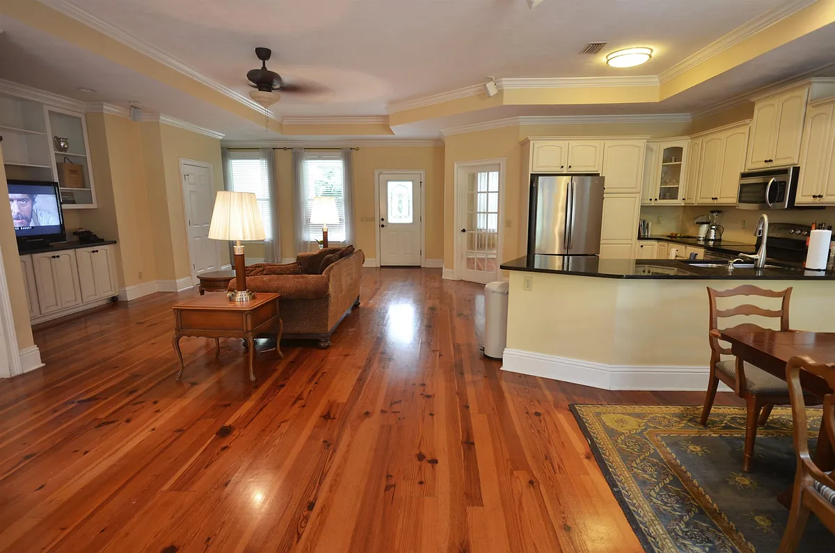 Building Photo - 2204 Altoona Dr