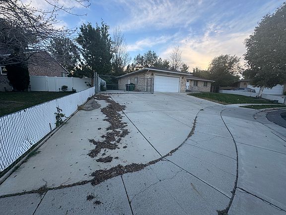 3rd image of 10869 S Clear Creek Dr