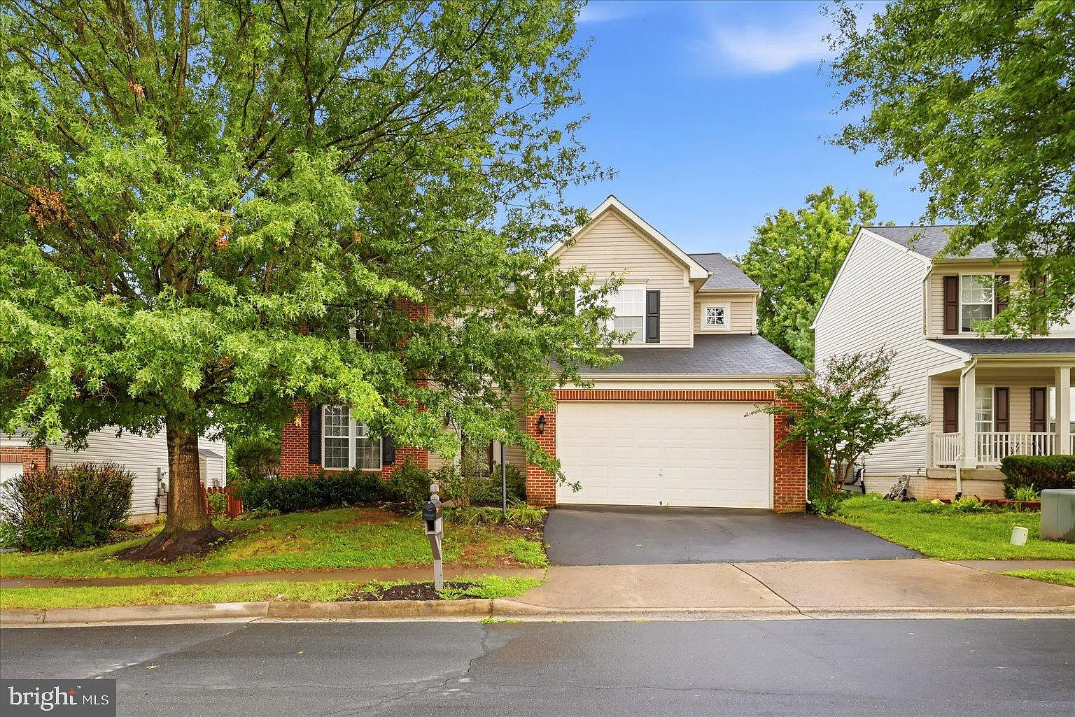 4 bed, 2.5 bath, 2584 sqft, $3,600 — Photo 2