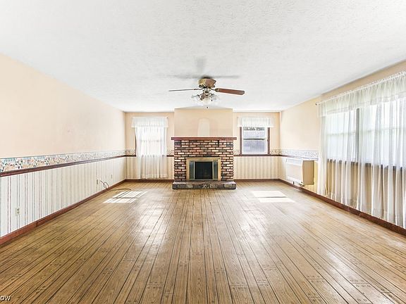 4th image of 28599 Aspen Dr