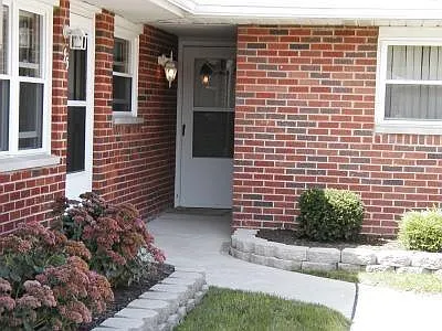 96 Scott Dr photo 1