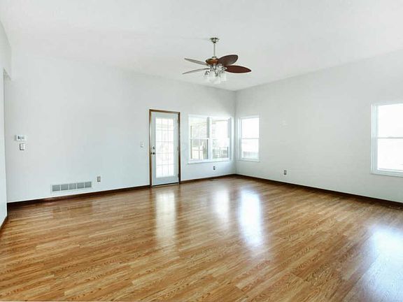 2nd image of 5981 McIntyre Dr