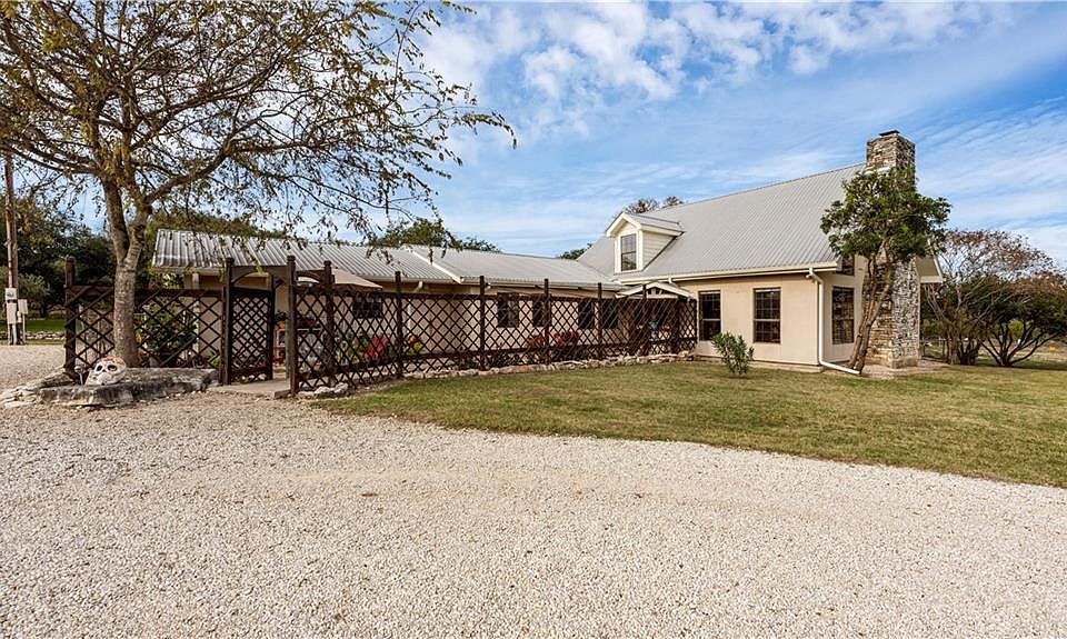 1st image of 3031 Oak Hollow Dr