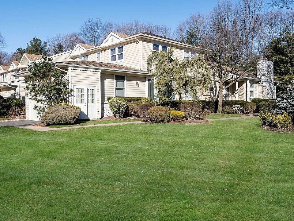 1st image of 322 Baltustrol Cir